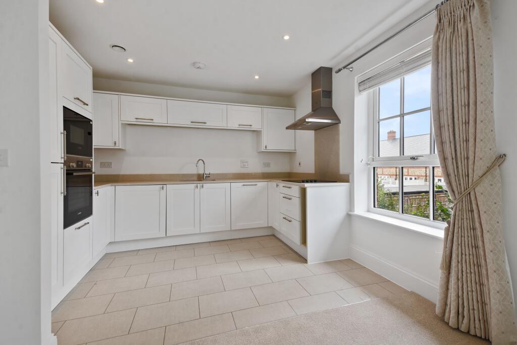 Main image of property: High Street,
Great Missenden,
HP16 0BB